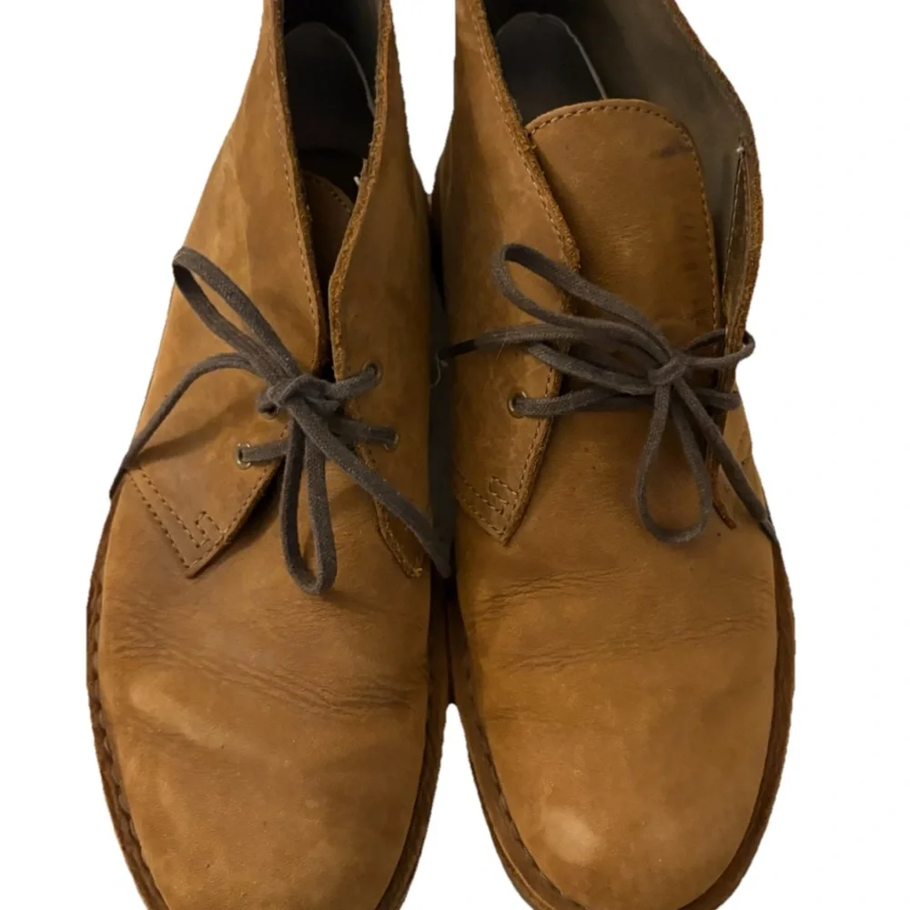 Clarks Tan Leather Chukka Boots size 9 style 26082286
